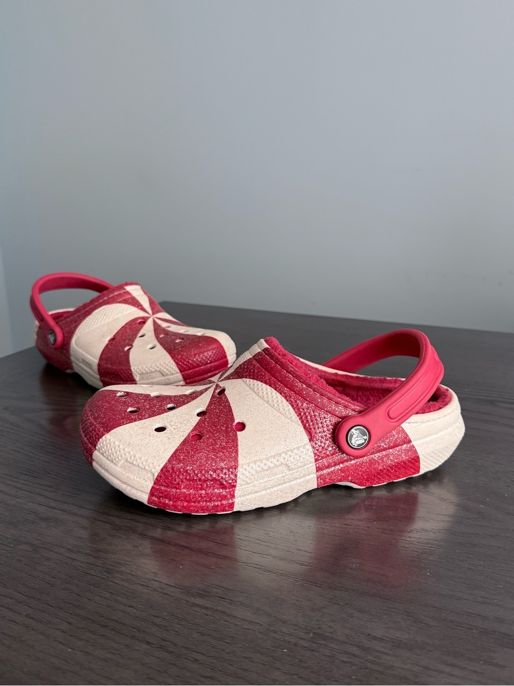 Crocs Classic Lined Holiday Peppermint Candy Cane Clogs M7 W9 Red White